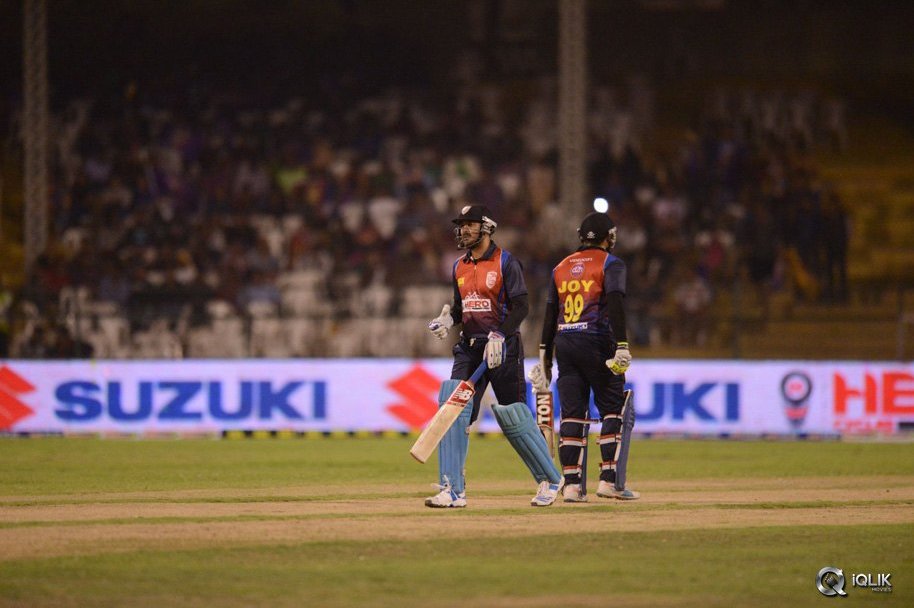 CCL-5-Telugu-Warriors-vs-Bengal-Tigers-Match-Photos